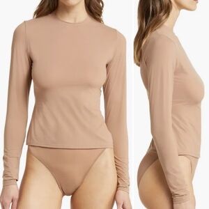 Skims Fits Everybody T-Shirt Top Long Sleeve Crew Layering Lightweight Sand Tan